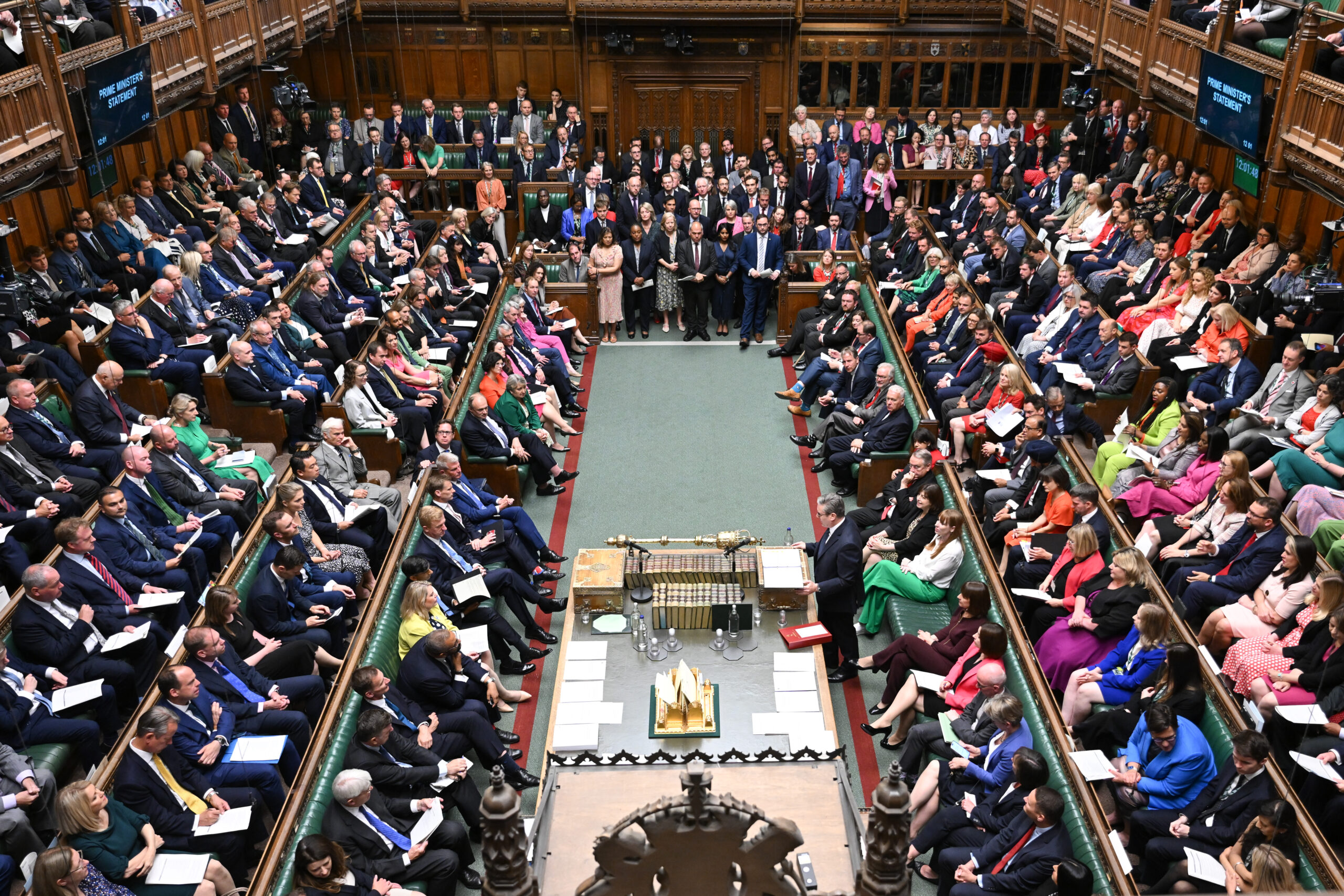 英国下院で行われるPrime Minister's Questions（PMQs）の様子